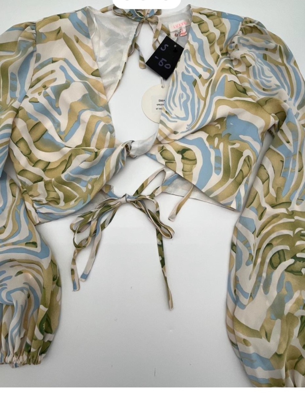 SET Flowy long sleeve crop top open back & matching shorts. Small Resortwear NWT - Picture 3 of 8